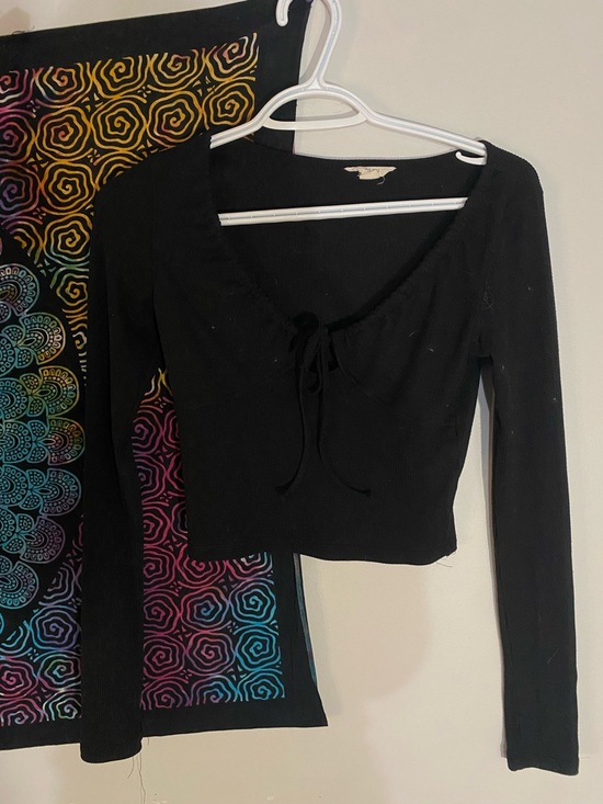 Tops - AEROPOSTALE/BLUENOTES cropped black long sleeve top